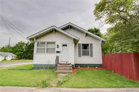 701 E Chestnut St, Gillespie, IL 62033