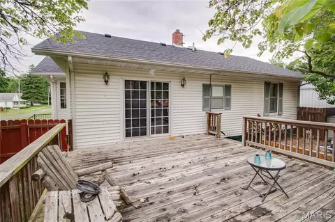 Exterior - 701 E Chestnut St, Gillespie, IL 62033 photo 10 of 14