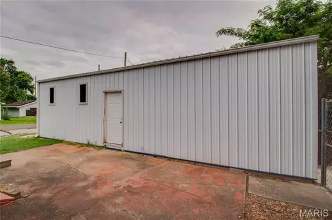 Exterior - 701 E Chestnut St, Gillespie, IL 62033 photo 14 of 14