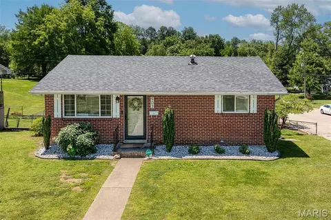 903 Old Cape Rd, Jackson, MO 63755