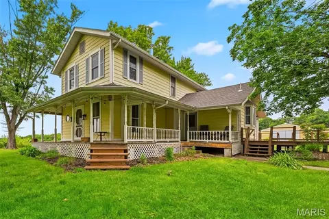 11 Skyview Way, Pacific, MO 63069