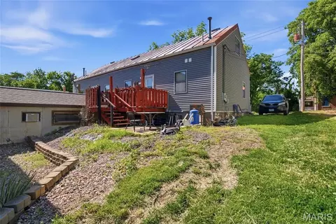 Exterior - 208 N Library St, Waterloo, IL 62298 photo 14 of 17