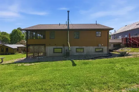Exterior - 208 N Library St, Waterloo, IL 62298 photo 7 of 17