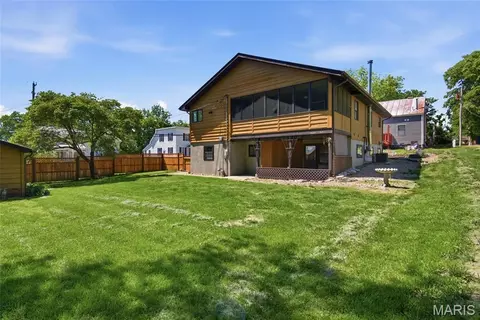 Exterior - 208 N Library St, Waterloo, IL 62298 photo 16 of 17