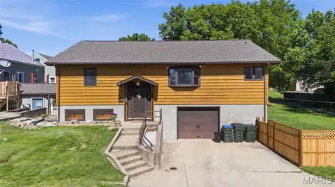 208 N Library St, Waterloo, IL 62298