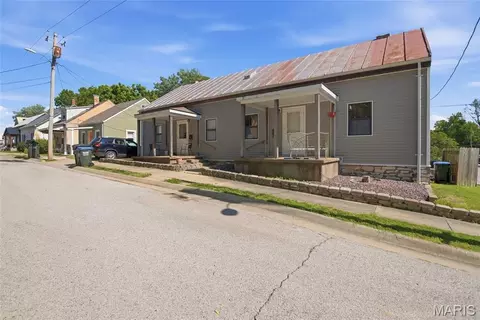 Exterior - 208 N Library St, Waterloo, IL 62298 photo 15 of 17