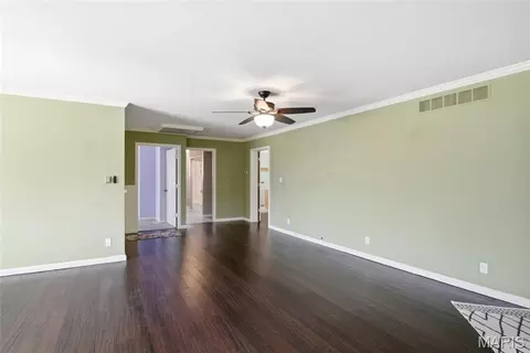 Living - 208 N Library St, Waterloo, IL 62298 photo 6 of 9