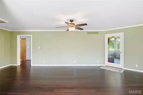 Living - 208 N Library St, Waterloo, IL 62298 photo 5 of 9