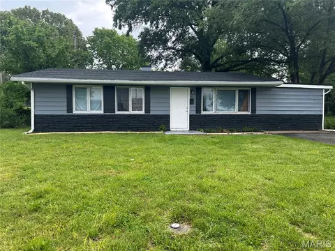 21 W Adams Dr, Cahokia, IL 62206