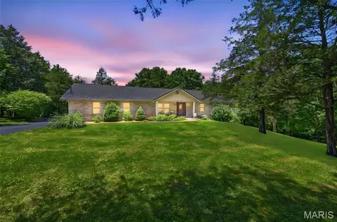 3939 Burgio Ln, Hillsboro, MO 63050