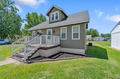 Exterior - 401 N 3rd St, Chaffee, MO 63740 photo 1 of 4