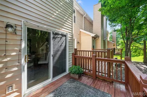 Exterior - 1004 Pocono Trl, Ballwin, MO 63021 photo 3 of 10
