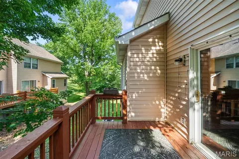 Exterior - 1004 Pocono Trl, Ballwin, MO 63021 photo 2 of 10