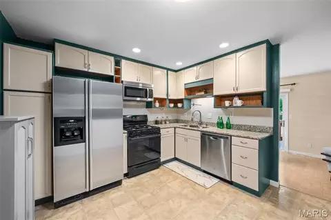 Kitchen - 1004 Pocono Trl, Ballwin, MO 63021 photo 1 of 3