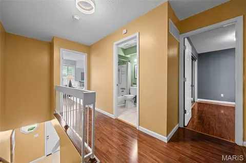Entry Way - 1004 Pocono Trl, Ballwin, MO 63021 photo 6 of 7