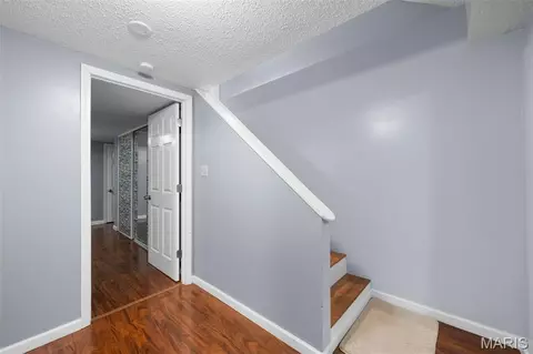 Entry Way - 1004 Pocono Trl, Ballwin, MO 63021 photo 7 of 7