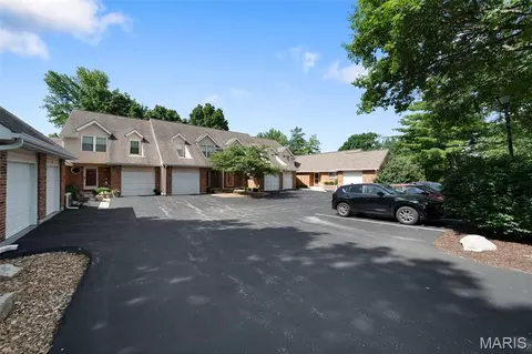 Exterior - 1004 Pocono Trl, Ballwin, MO 63021 photo 7 of 10
