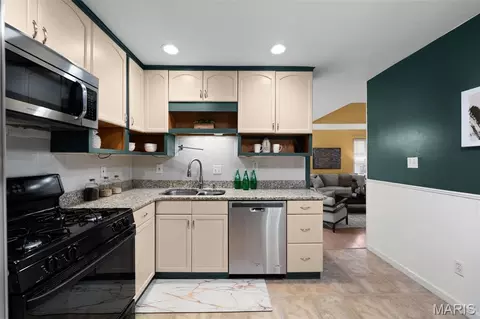 Kitchen - 1004 Pocono Trl, Ballwin, MO 63021 photo 2 of 3