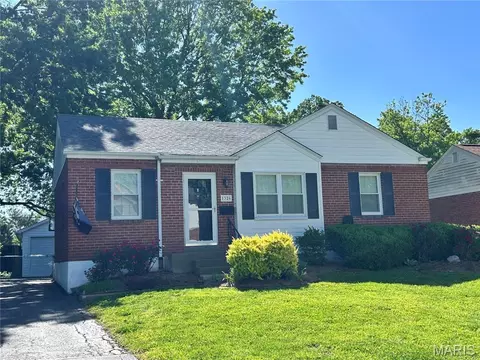 1326 Warson Pl, Saint Louis, MO 63119