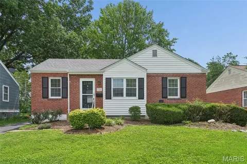 1326 Warson Pl, Saint Louis, MO 63119