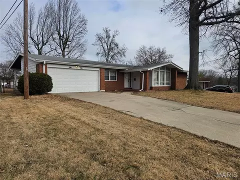 1460 Tremont Dr, Florissant, MO 63033