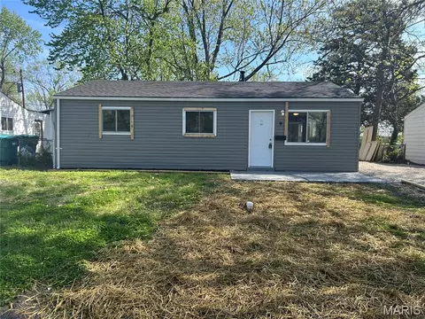 9 Saint Lambert Dr, Cahokia, IL 62206