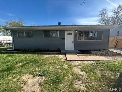 1711 Parklane Dr, Cahokia, IL 62206
