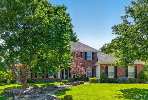 5568 Hennsley Cir, Weldon Spring, MO 63304