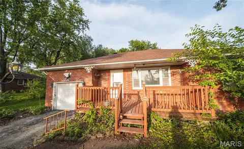 300 Alvarado Ave, Belle, MO 65013