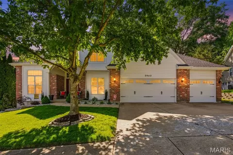2942 Marchbanks Pl, Saint Louis, MO 63129