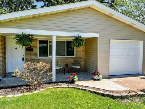 660 Herbst Dr, Florissant, MO 63031