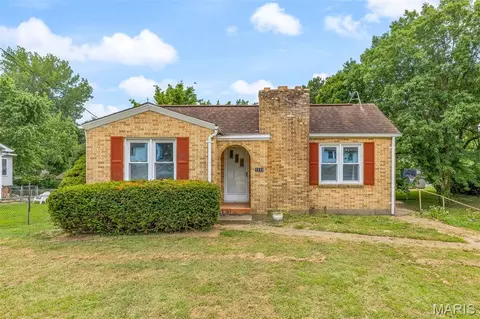 1112 N 3rd St, Festus, MO 63028