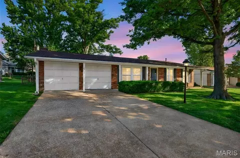 4723 Langtree Dr, Saint Louis, MO 63128