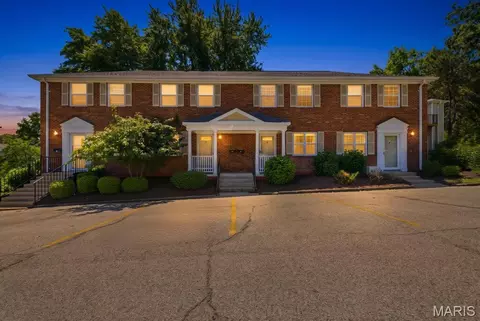 1746 Redbird Cv, Brentwood, MO 63144