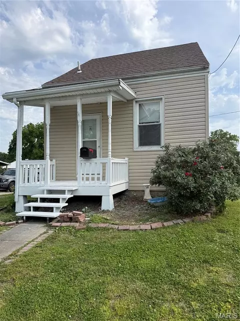 802 E Olive St, Red Bud, IL 62278