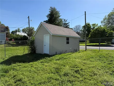 Exterior - 802 E Olive St, Red Bud, IL 62278 photo 10 of 10