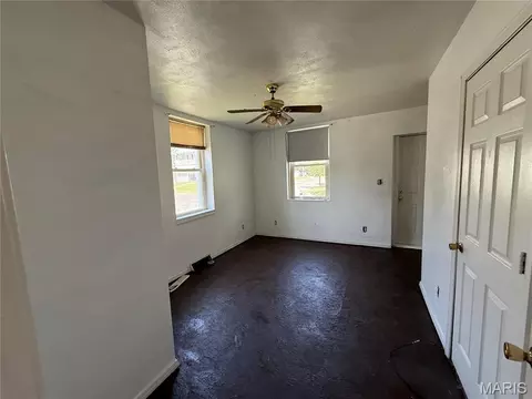 Living - 802 E Olive St, Red Bud, IL 62278 photo 1 of 3