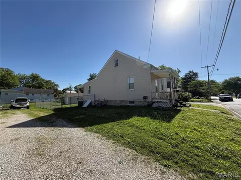 Exterior - 802 E Olive St, Red Bud, IL 62278 photo 9 of 10