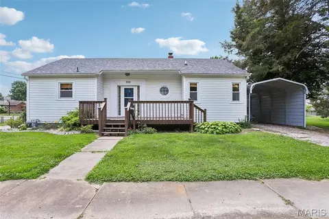 906 Page St, Staunton, IL 62088