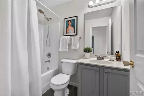 Bath - 1435 Soaring Eagle Dr, O'fallon, MO 63366 photo 4 of 4