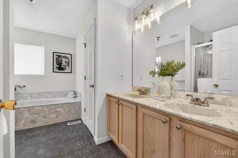 Bath - 1435 Soaring Eagle Dr, O'fallon, MO 63366 photo 2 of 4