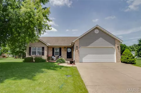 1002 Lillian Ct, Jerseyville, IL 62052