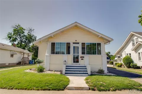 840 E Ferguson Ave, Wood River, IL 62095
