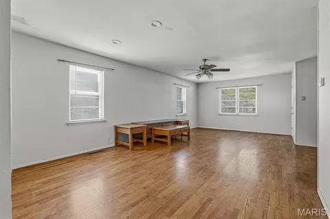 Living - 301 E Linden Cir, Kennett, MO 63857 photo 2 of 4