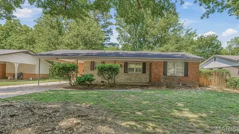 301 E Linden Cir, Kennett, MO 63857