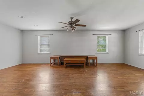 Living - 301 E Linden Cir, Kennett, MO 63857 photo 1 of 4