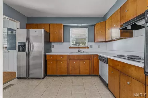 Kitchen - 301 E Linden Cir, Kennett, MO 63857 photo 2 of 2