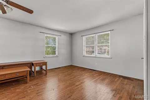 Living - 301 E Linden Cir, Kennett, MO 63857 photo 4 of 4