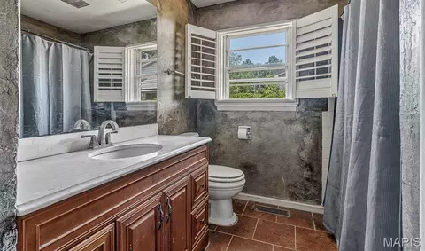 Bath - 301 E Linden Cir, Kennett, MO 63857 photo 1 of 1
