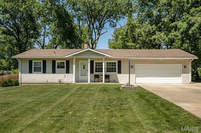 809 Lindell Dr, Ballwin, MO 63011